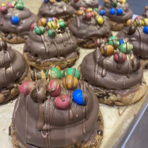 Milk Chocolate Crispy M&M Teacake Cookie
