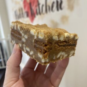 Biscoff Creams & White Chocolate Cookie Slice