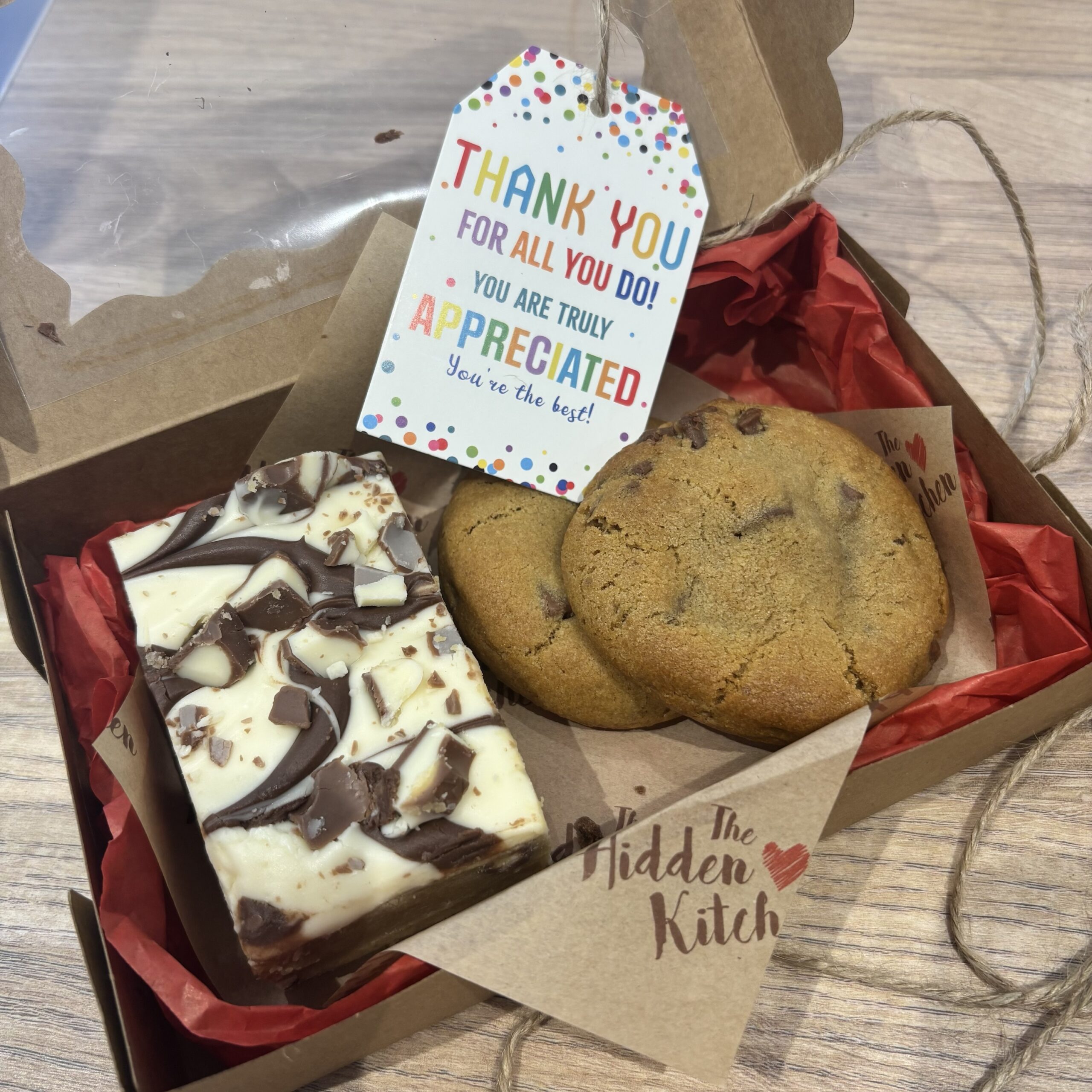Kinder & 2 Mini Cookies gift box with Thankyou tag