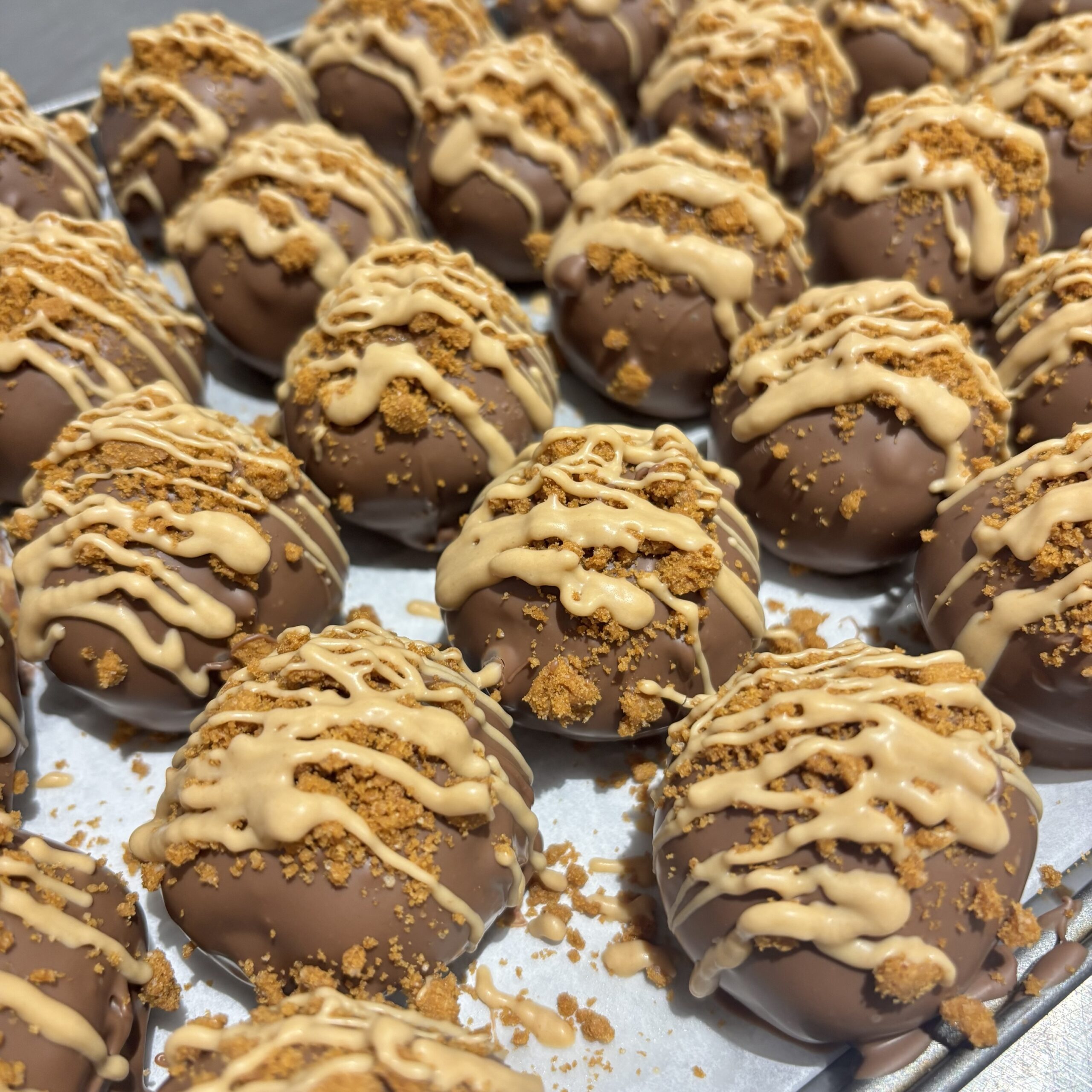 Biscoff Milk Chocolate Cake Truffle