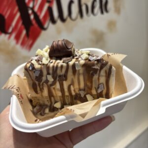 Kinder Bueno Cheesecake with Digestive Base